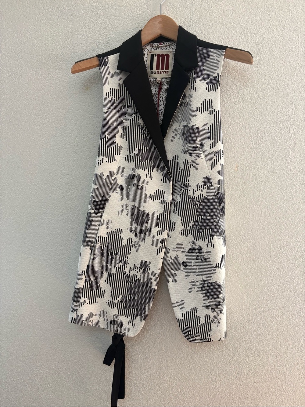Isola Marras Black & White Patterned Sleeveless Vest